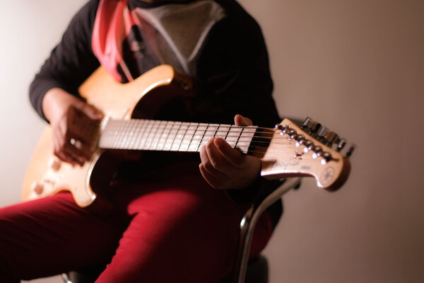SabeehGuitar01.jpg